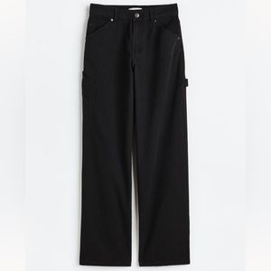 Loose-fit, cotton twill pants. Regular waist. One leg with pocket + hammer loop.